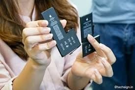 Bên trong iPhone có gì? Mổ xẻ dòng điện thoại nổi tiếng NHẤT thế giới!